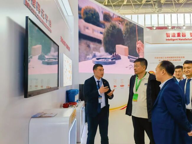 ��������Я��ʢ������ƽ̨�����й�ú��ɿ����������豸չ���ᣬ������ɽ��ҵ���ܻ�����ɫ����չ